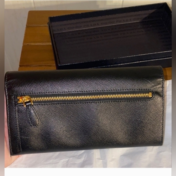 Prada- Long Wallet,Full-Inclusion Box, Tissues,& Authentication ID HardCard  EUC - Picture 4 of 6